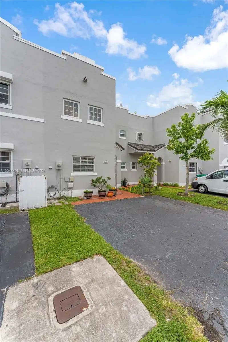 12427 NW 7th Ln, Miami FL 33182 photo 3