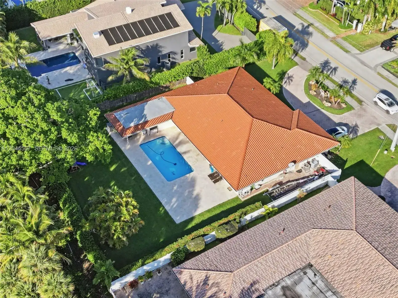 713 Diplomat Pkwy, Hallandale Beach FL 33009 photo 2