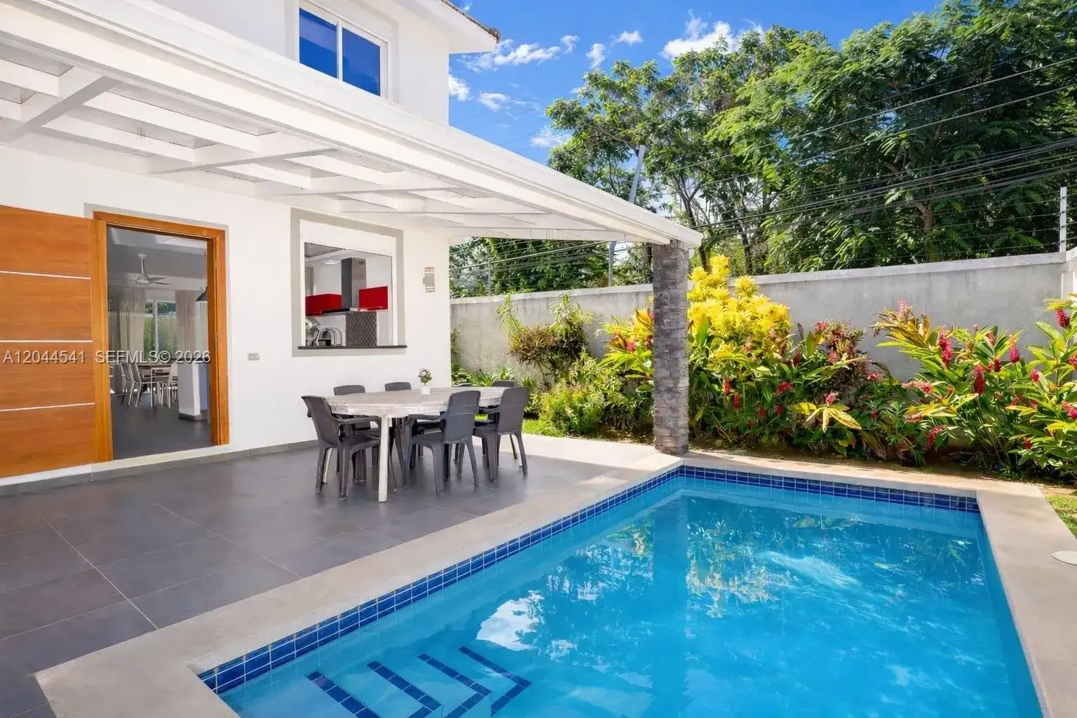 oo CALLE MARIANO VANDERHORST, FL 32000 photo 2