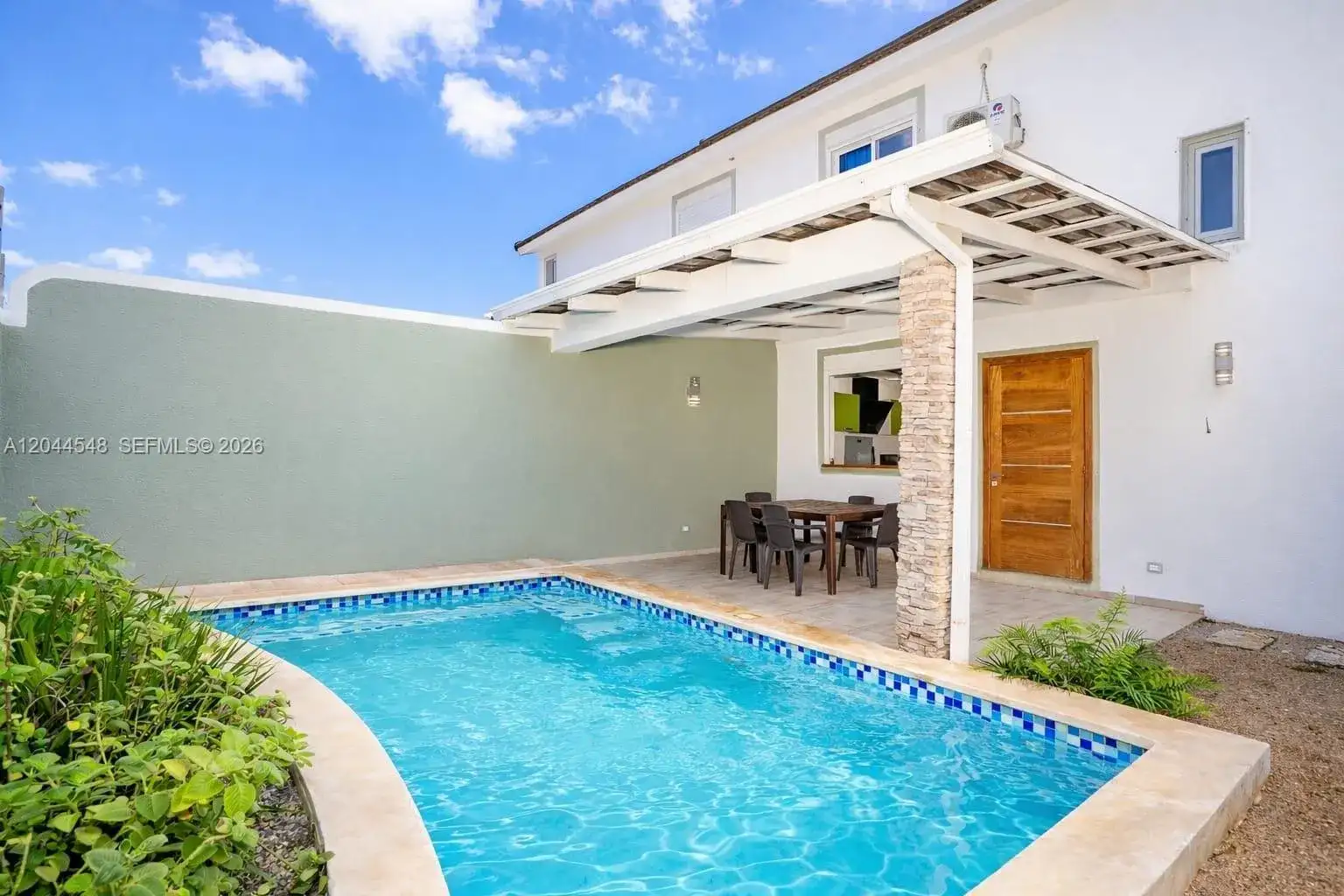 01 Calle Mariano Vanderhorst, FL 32000 photo 4