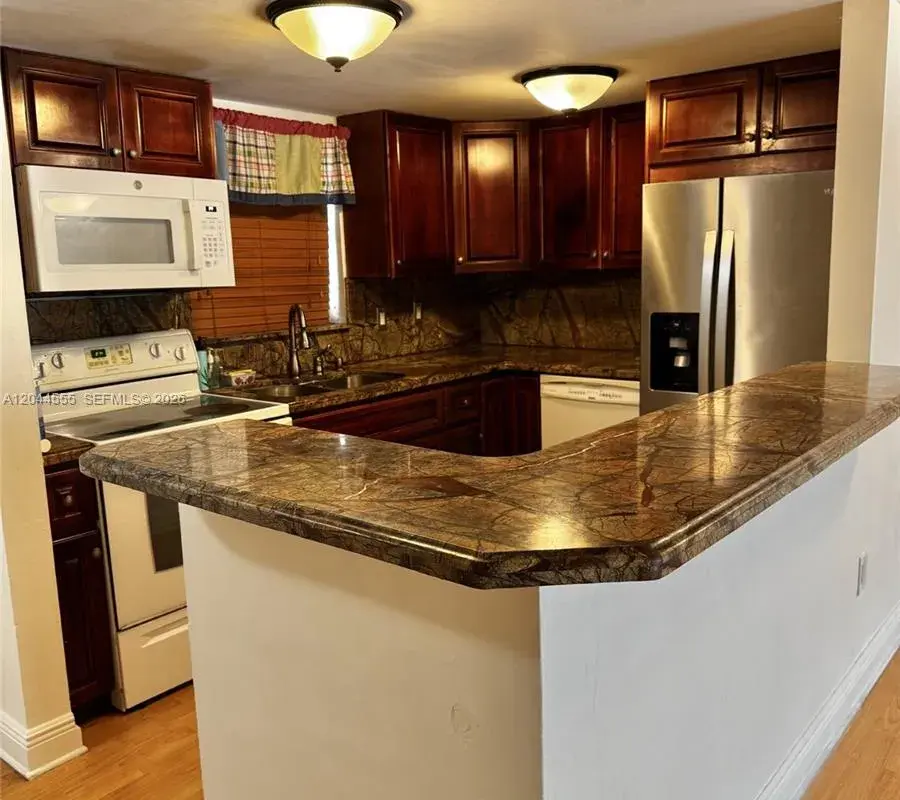 9371 Fontainebleau Blvd # I229, Miami FL 33172