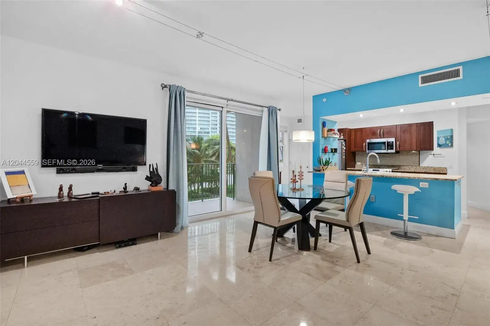 19900 E Country Club Dr # 212, Aventura FL 33180 photo 2