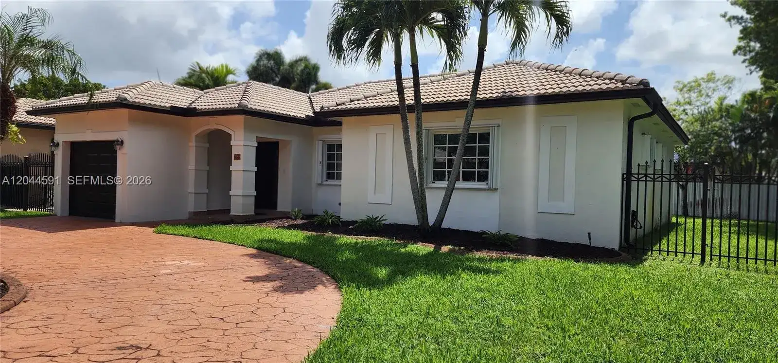 16507 NW 91st Ave, Miami Lakes FL 33018 photo 2