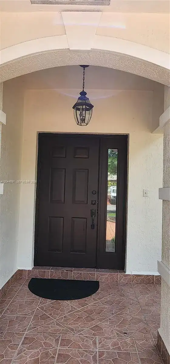 16507 NW 91st Ave, Miami Lakes FL 33018 photo 3