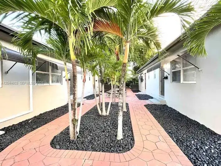 1925 Dewey St, Hollywood FL 33020