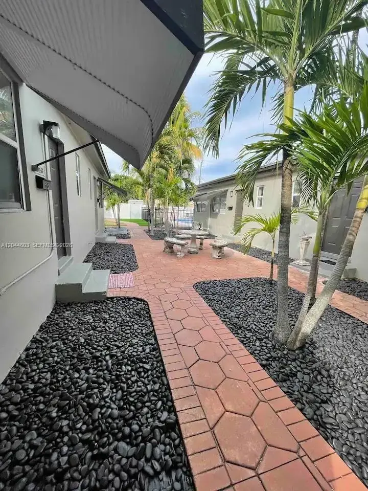 1925 Dewey St, Hollywood FL 33020
