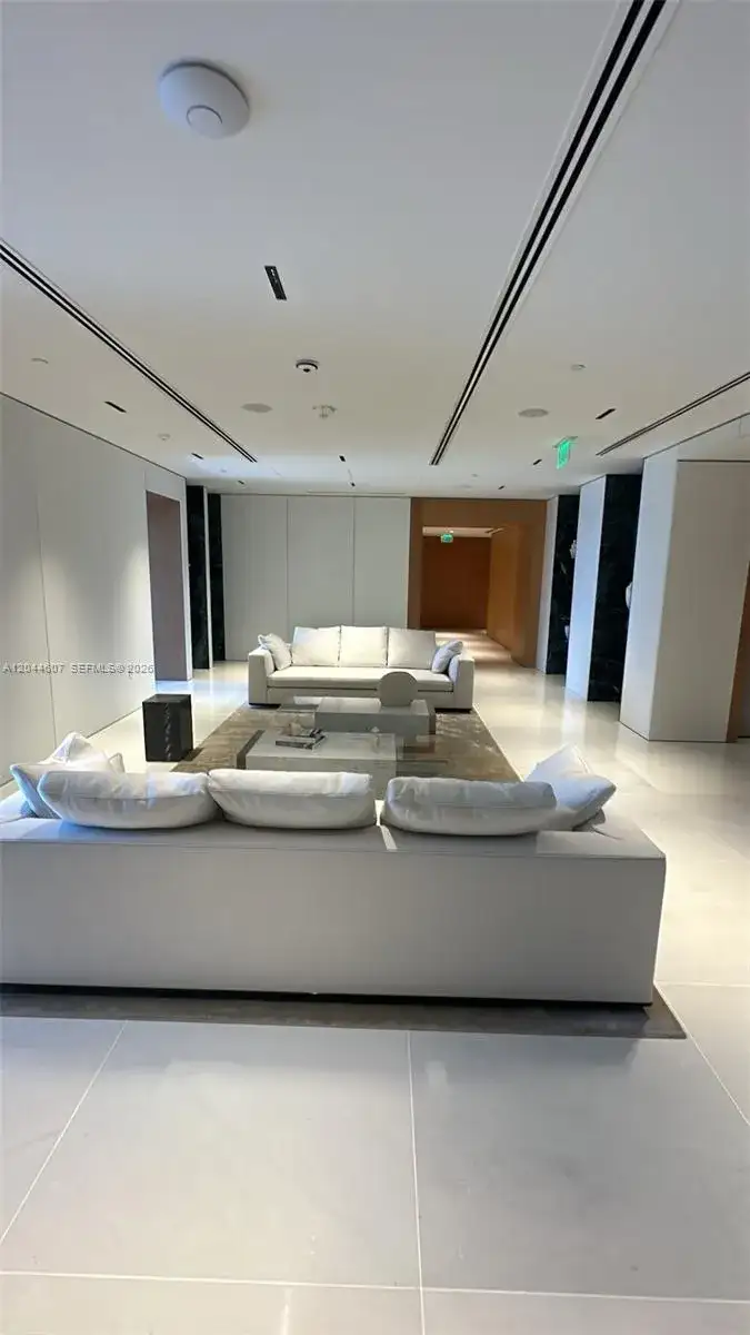300 Biscayne Blvd Way # 1909, Miami FL 33131 photo 4