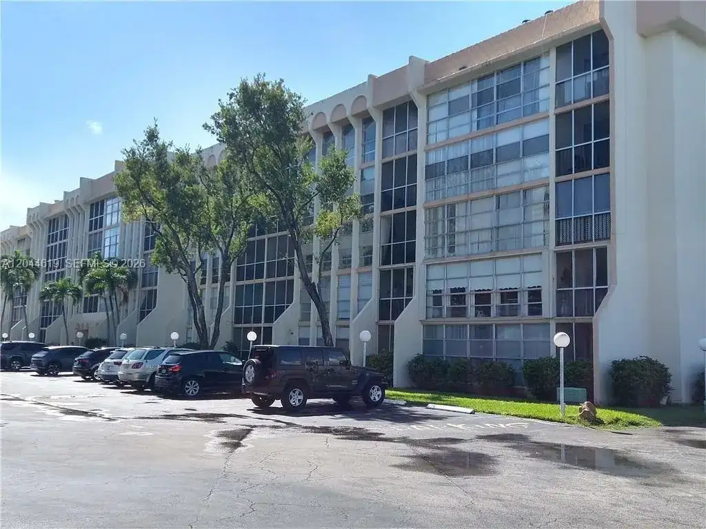601 Three Islands Blvd # 517, Hallandale Beach FL 33009 photo 2