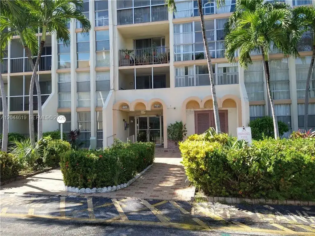 601 Three Islands Blvd # 517, Hallandale Beach FL 33009 photo 3