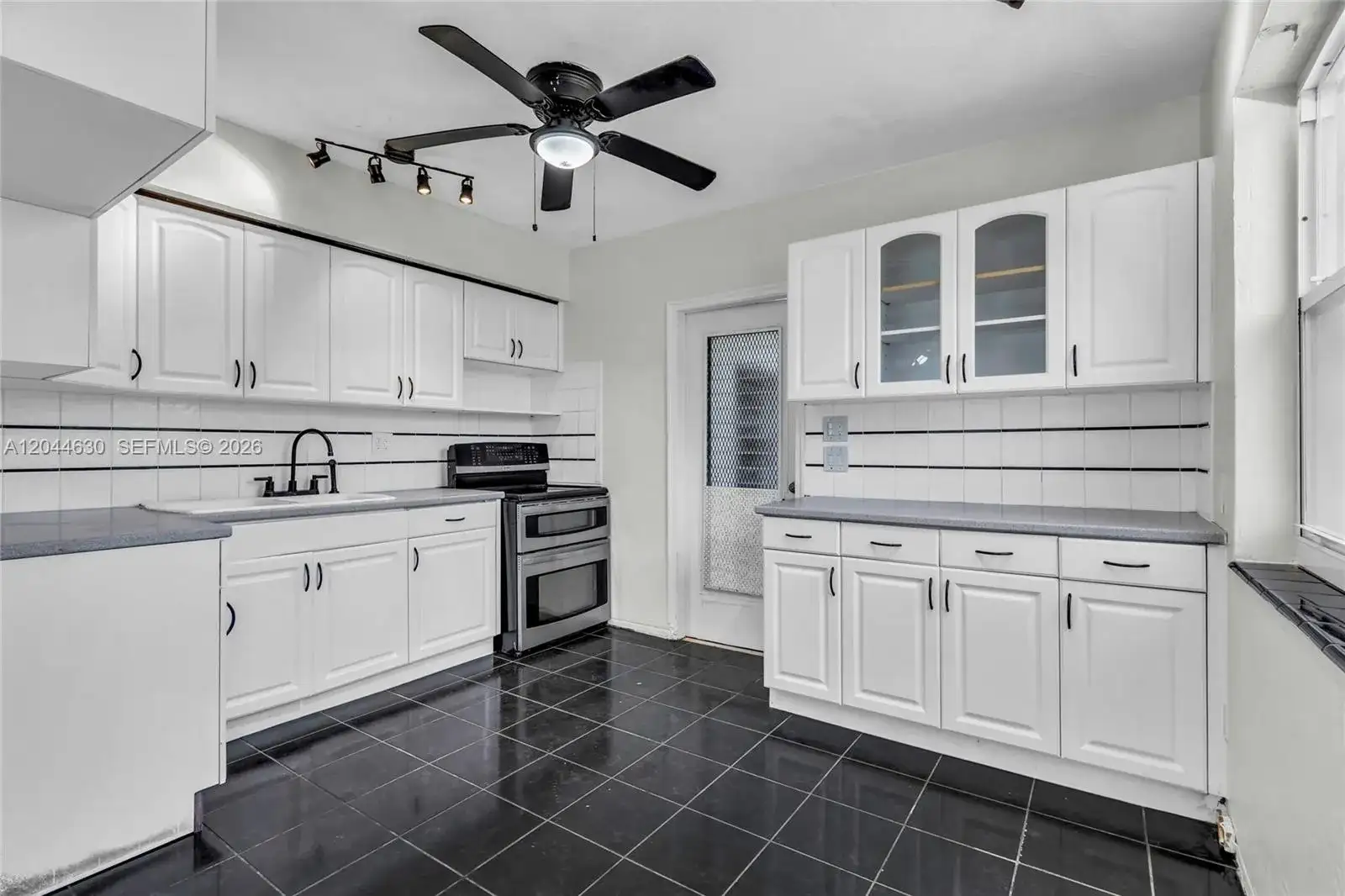 842 S 28th Ave, Hollywood FL 33020 photo 2