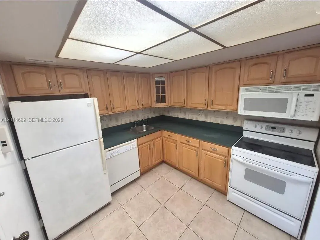 3180 S Ocean Dr # 621, Hallandale Beach FL 33009