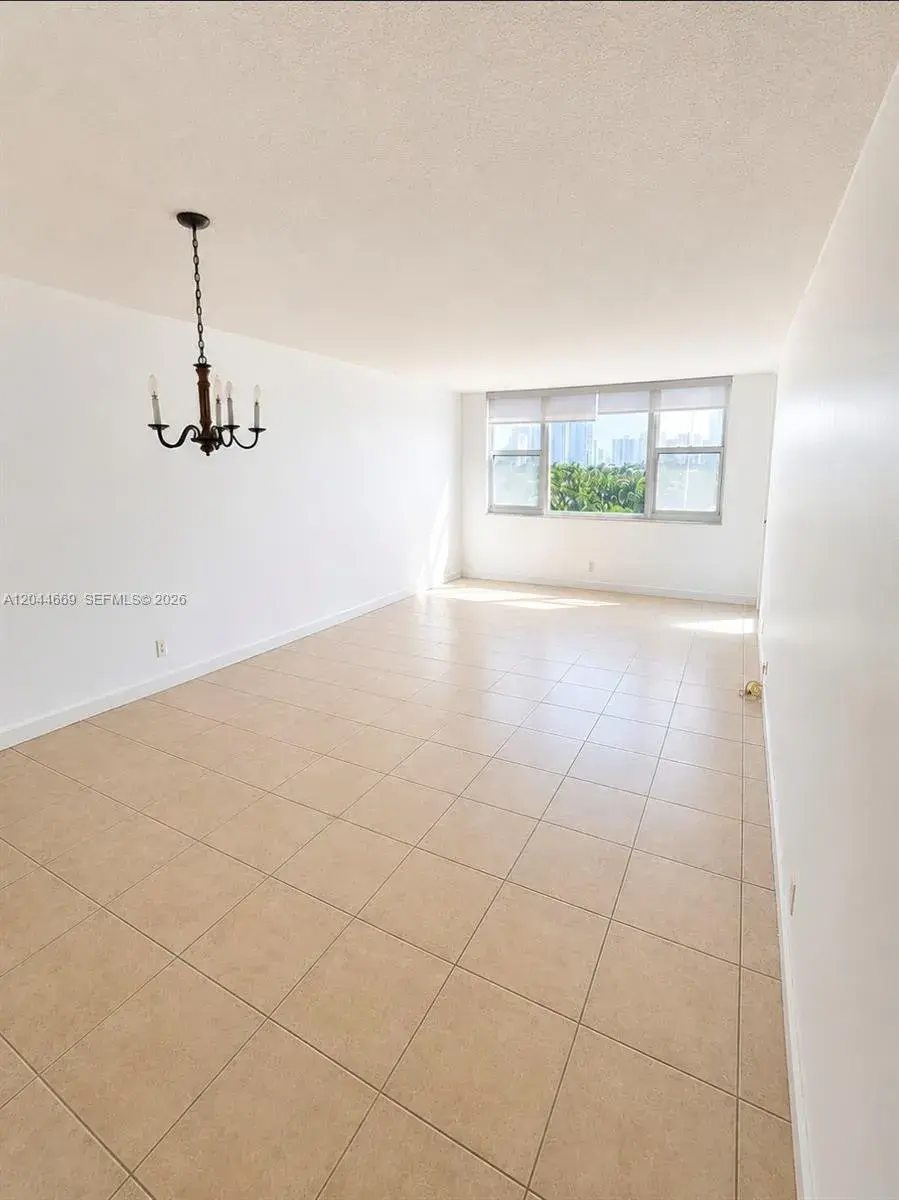 3180 S Ocean Dr # 621, Hallandale Beach FL 33009