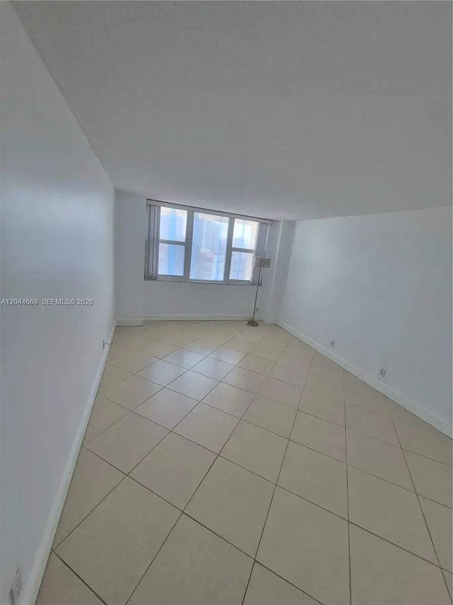 3180 S Ocean Dr # 621, Hallandale Beach FL 33009