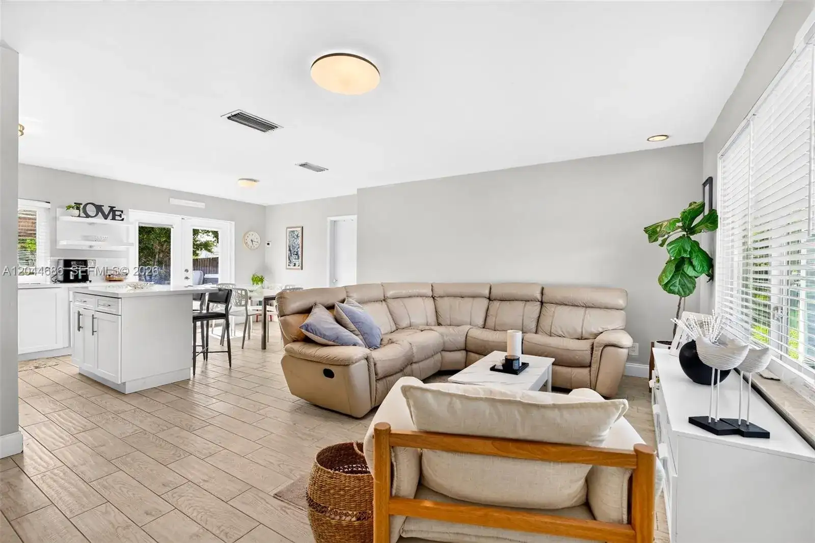 2012 N 31st Rd, Hollywood FL 33021 photo 5