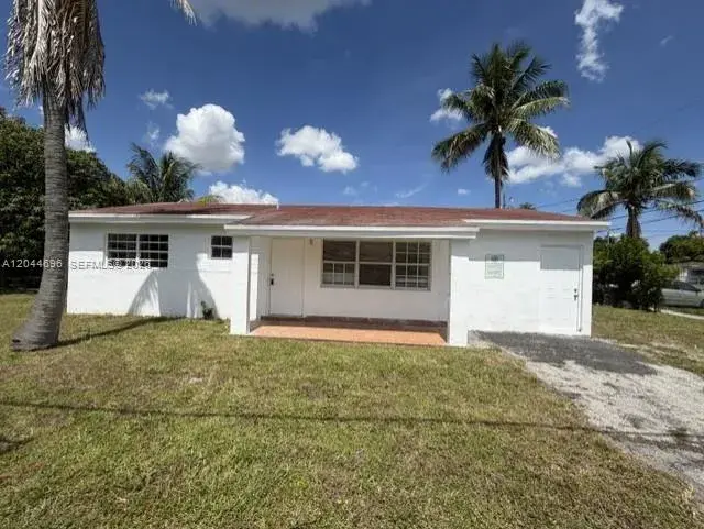 2115 SW 50th Ave, West Park FL 33023