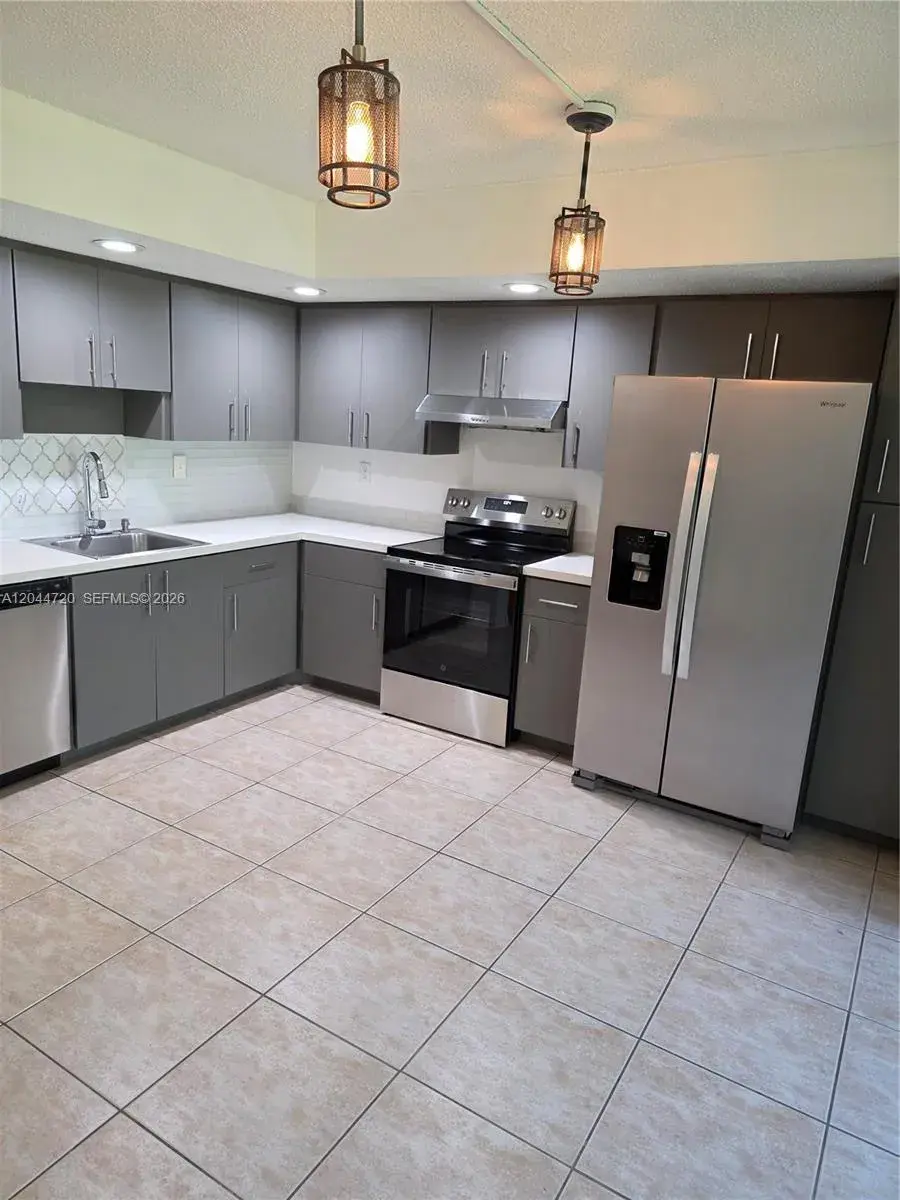 8065 SW 107th Ave # 214, Miami FL 33173