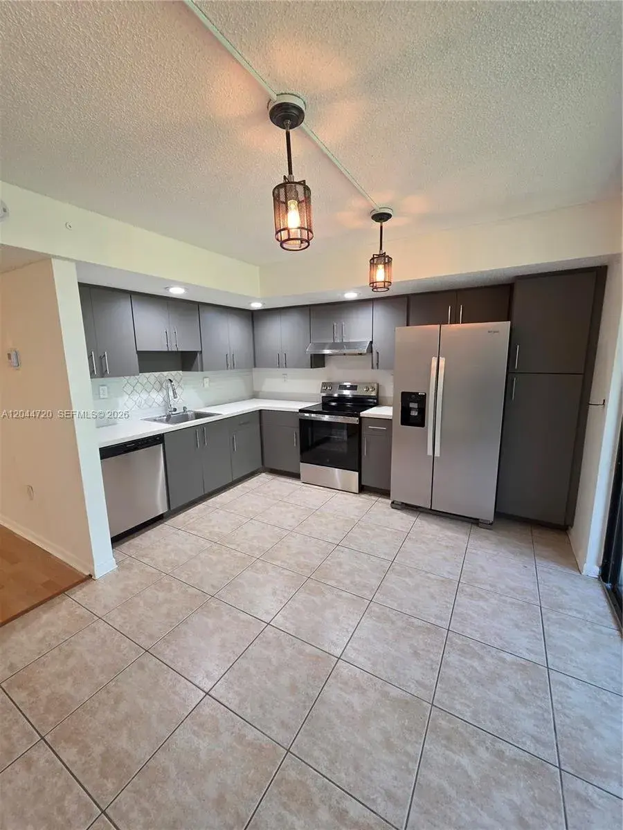 8065 SW 107th Ave # 214, Miami FL 33173