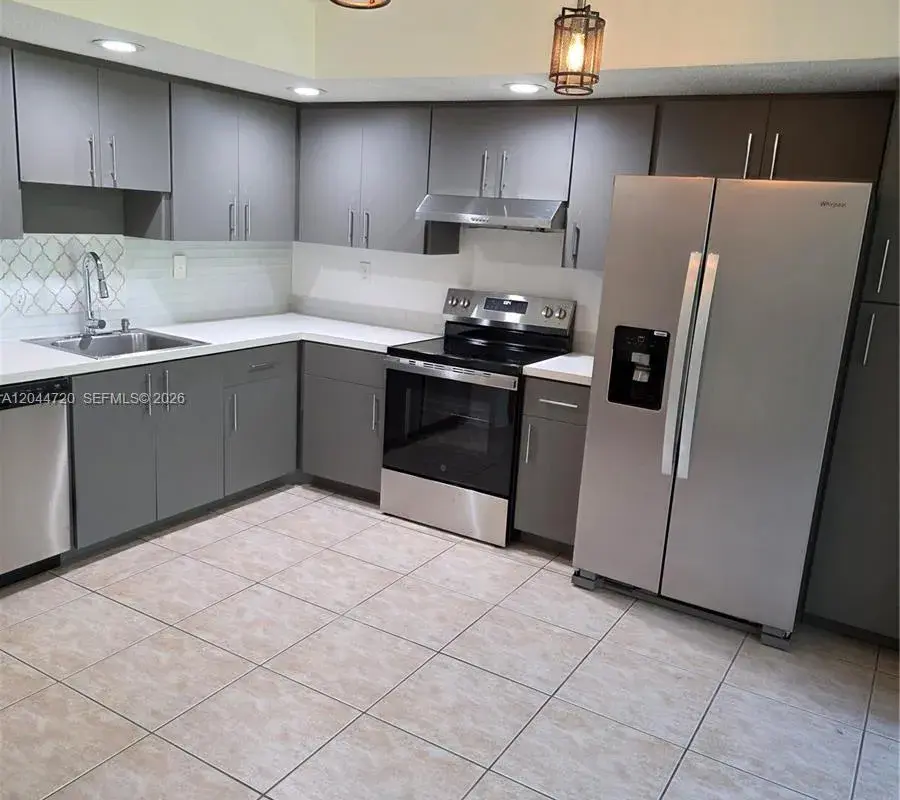 8065 SW 107th Ave # 214, Miami FL 33173
