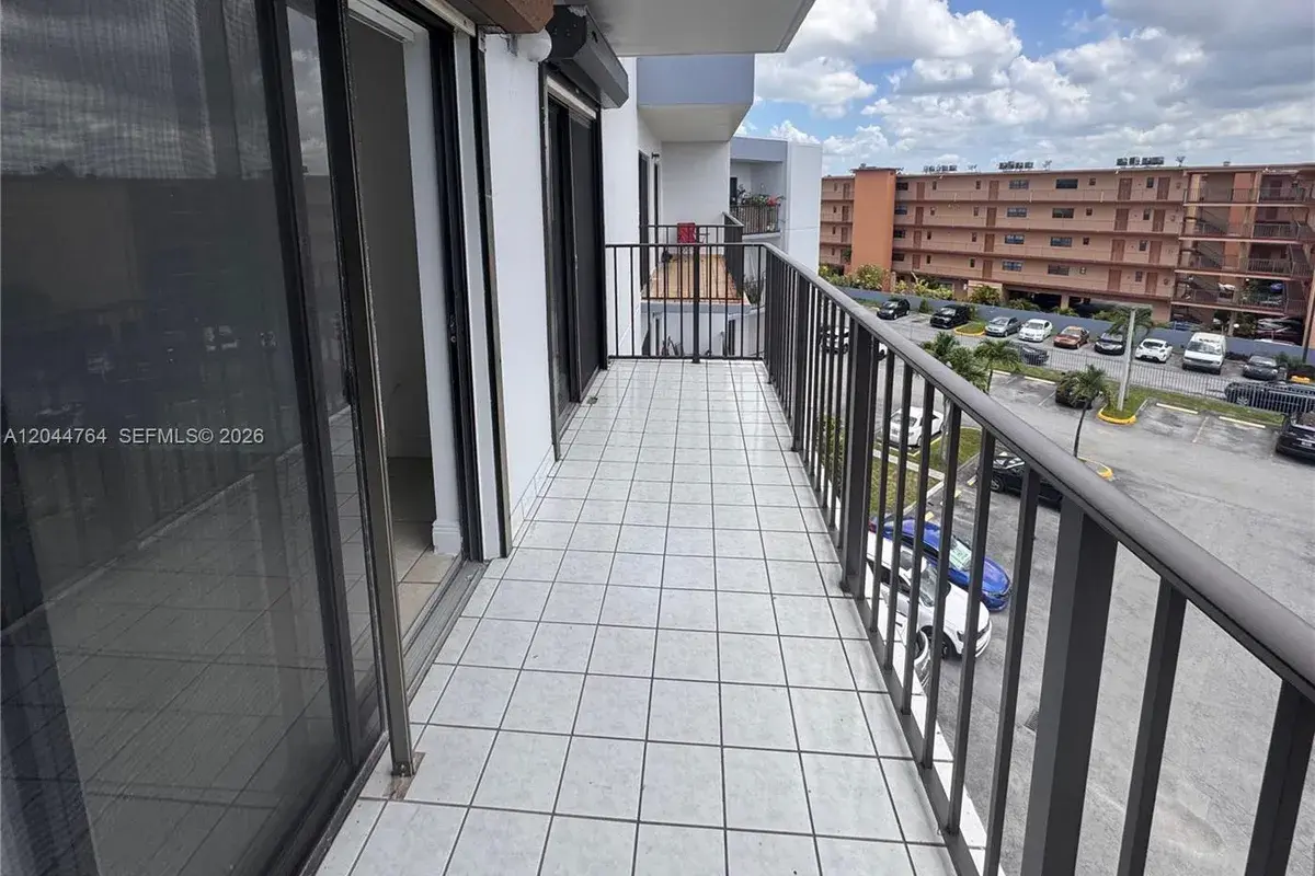 1820 W 53rd St # 517, Hialeah FL 33012