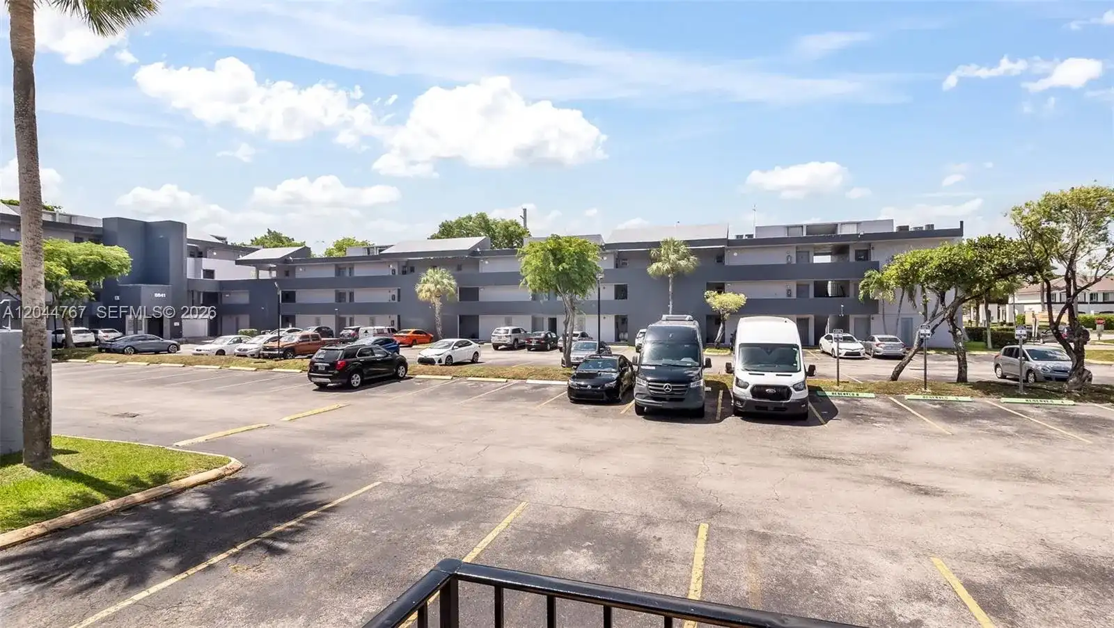 110 Fontainebleau Blvd # 101, Miami FL 33172