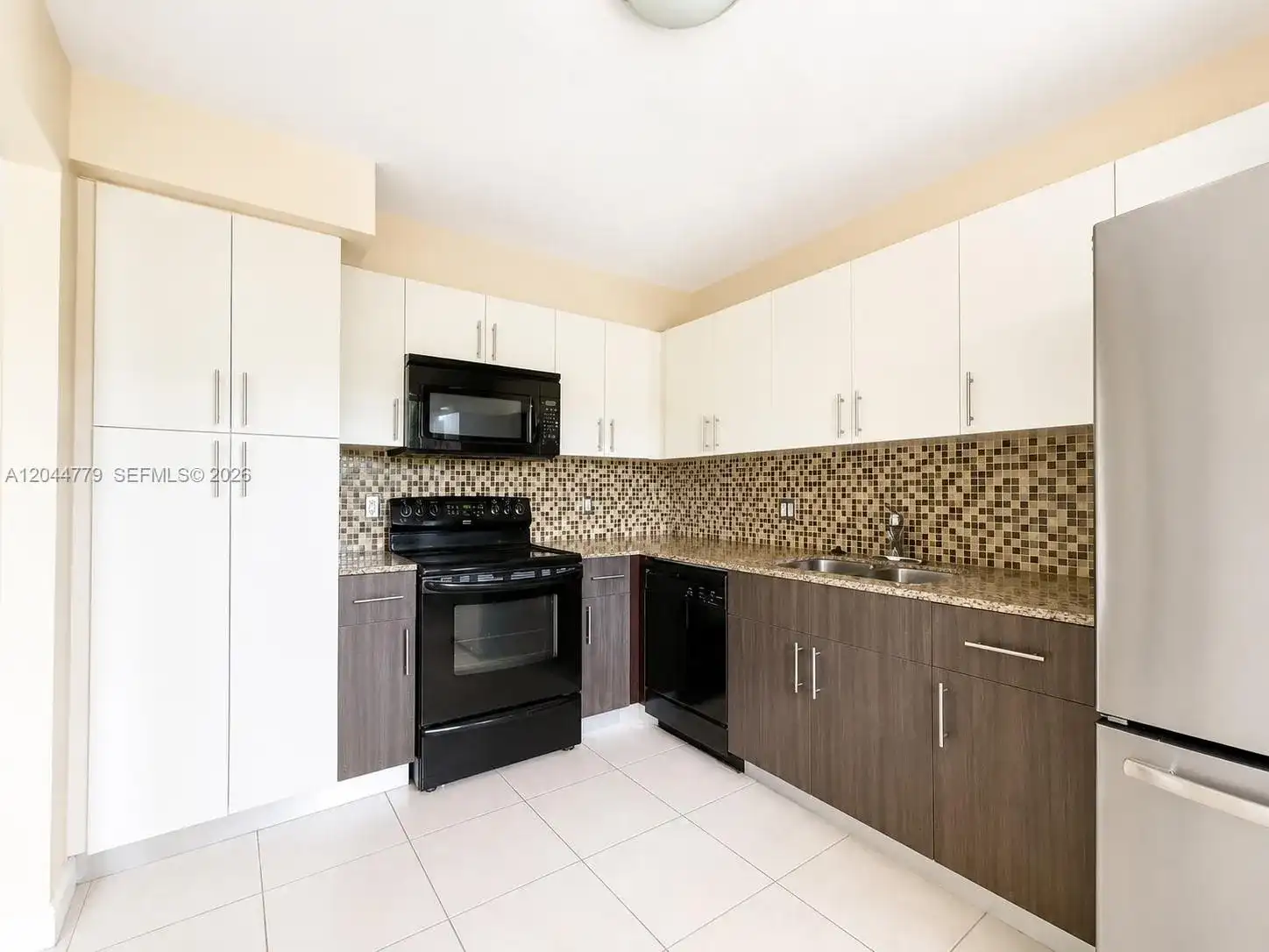405 LAKEVIEW DR # 202, Weston FL 33326