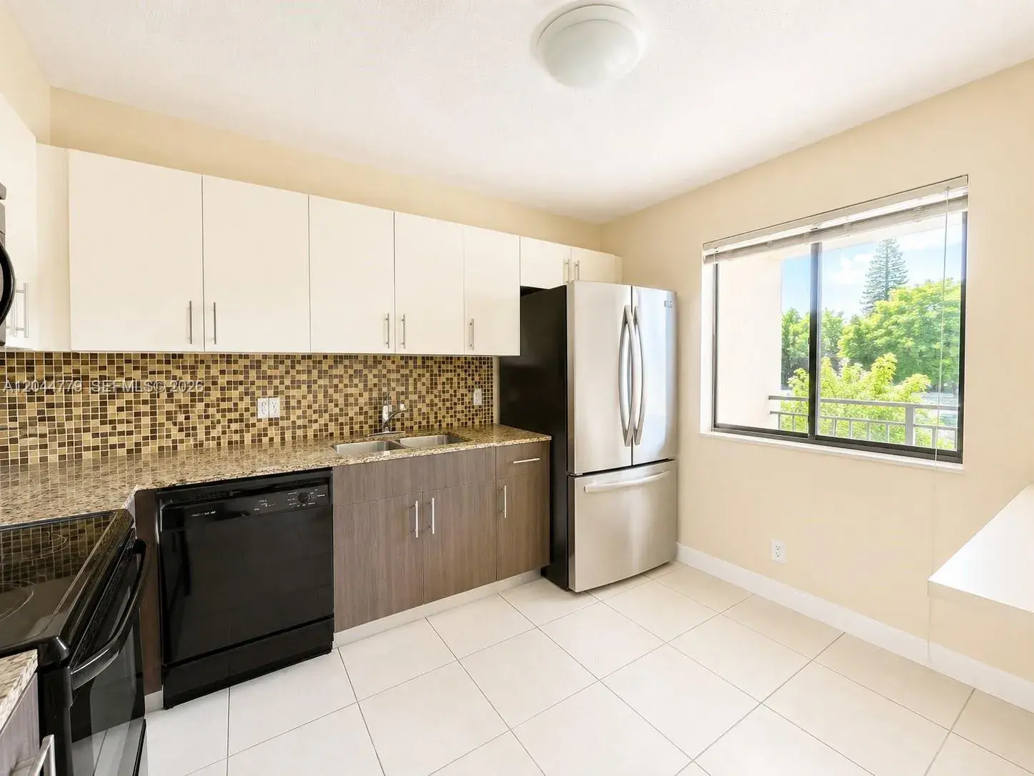 405 LAKEVIEW DR # 202, Weston FL 33326