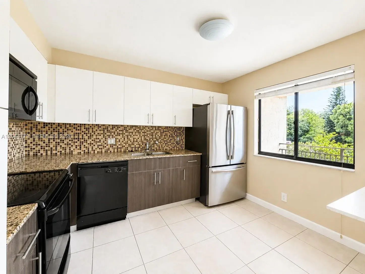 405 LAKEVIEW DR # 202, Weston FL 33326