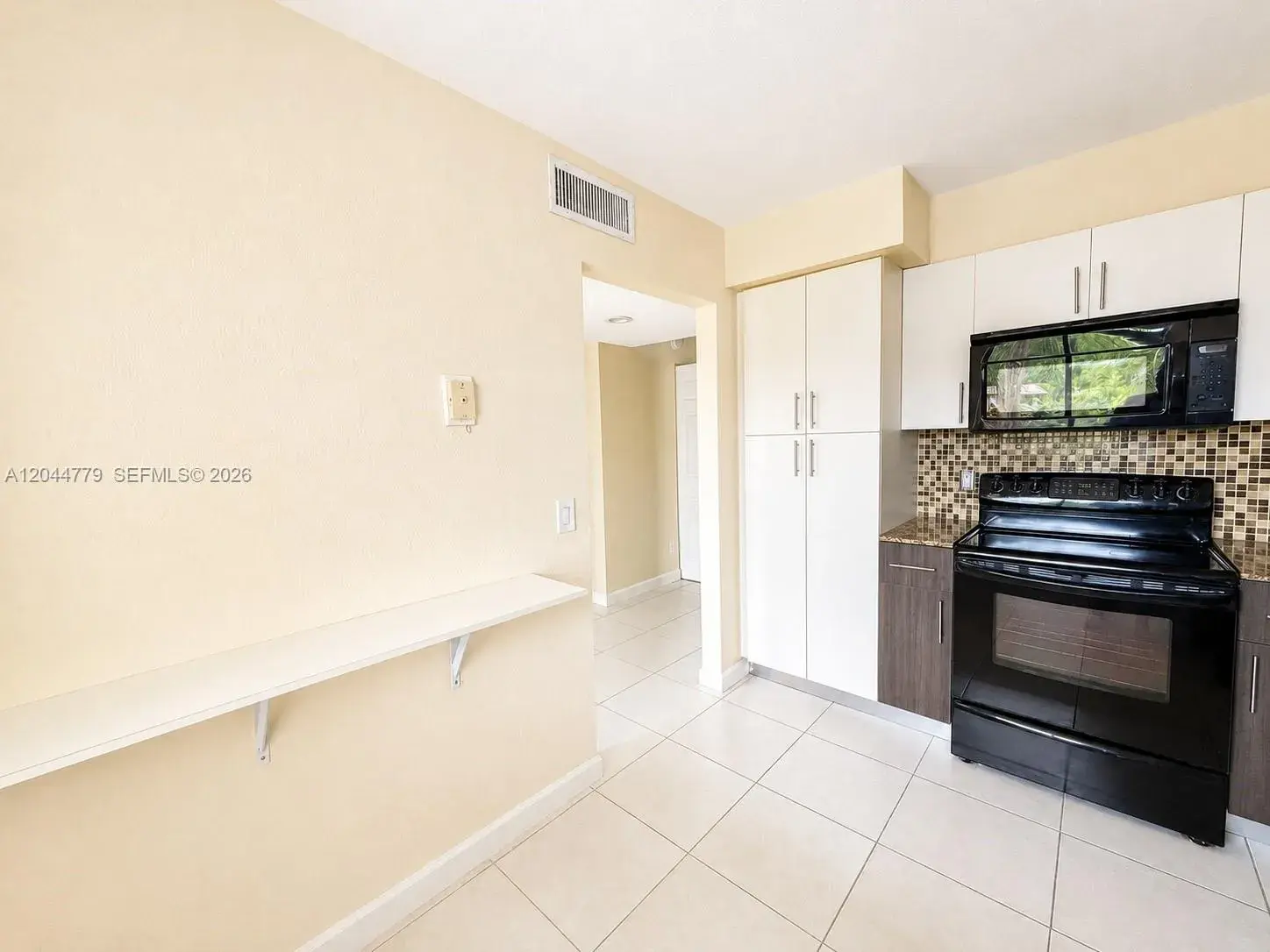 405 LAKEVIEW DR # 202, Weston FL 33326