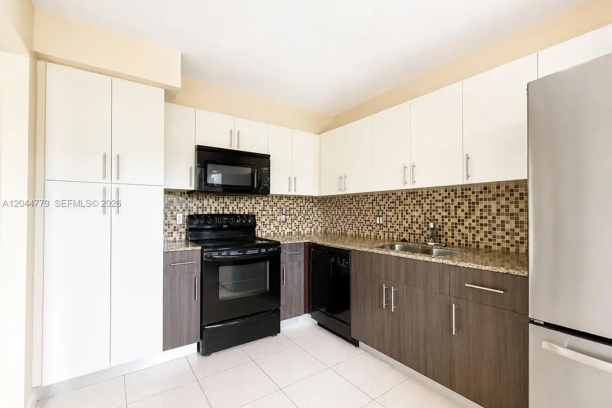 405 LAKEVIEW DR # 202, Weston FL 33326