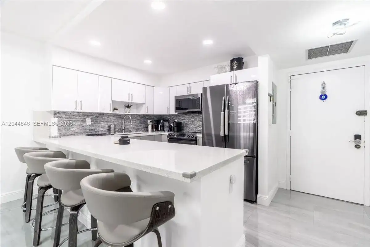 600 Three Islands Blvd # 1413, Hallandale Beach FL 33009 photo 2