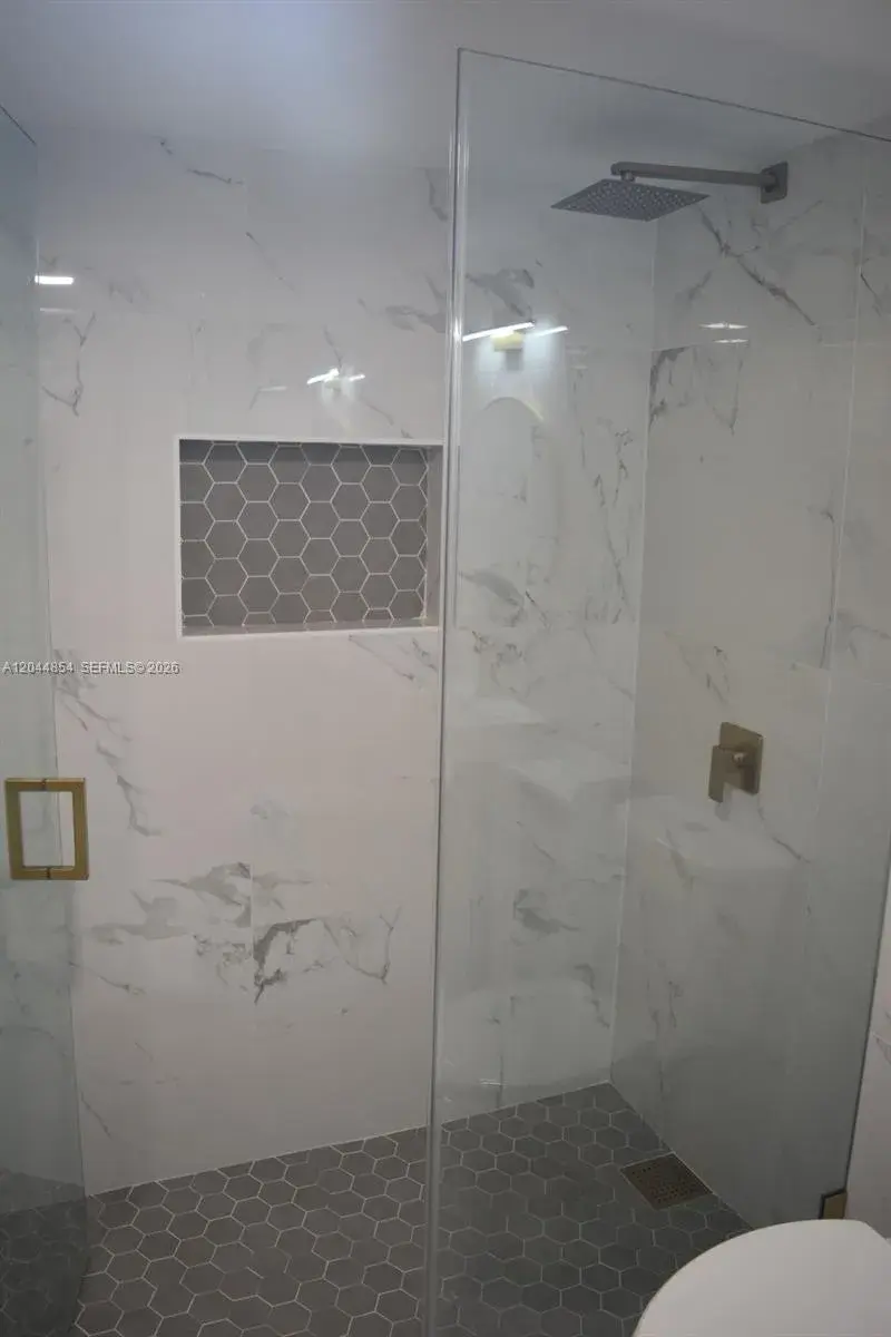 666 W 81st St # 311, Hialeah FL 33014