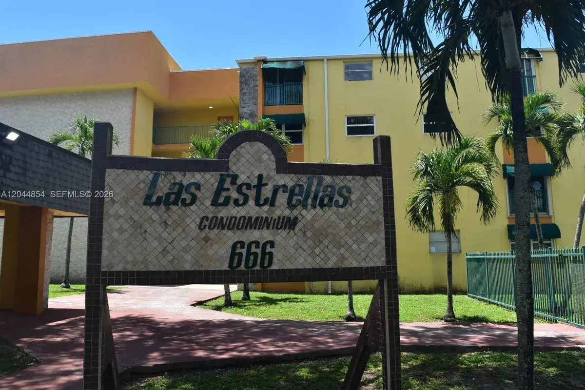 666 W 81st St # 311, Hialeah FL 33014