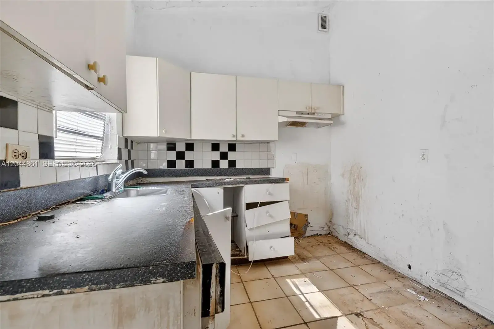 1847 NW 111th St, Miami FL 33167 photo 4