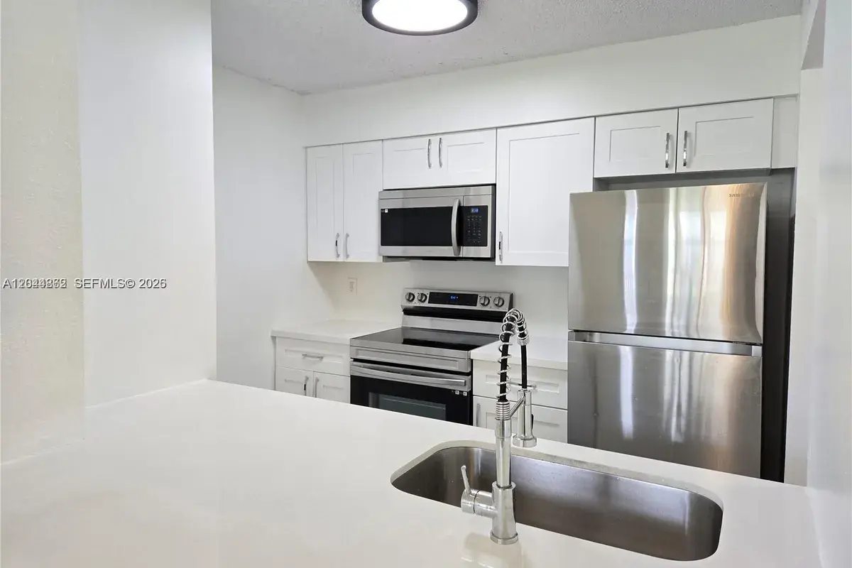 2890 N Oakland Forest Dr # 102, Oakland Park FL 33309