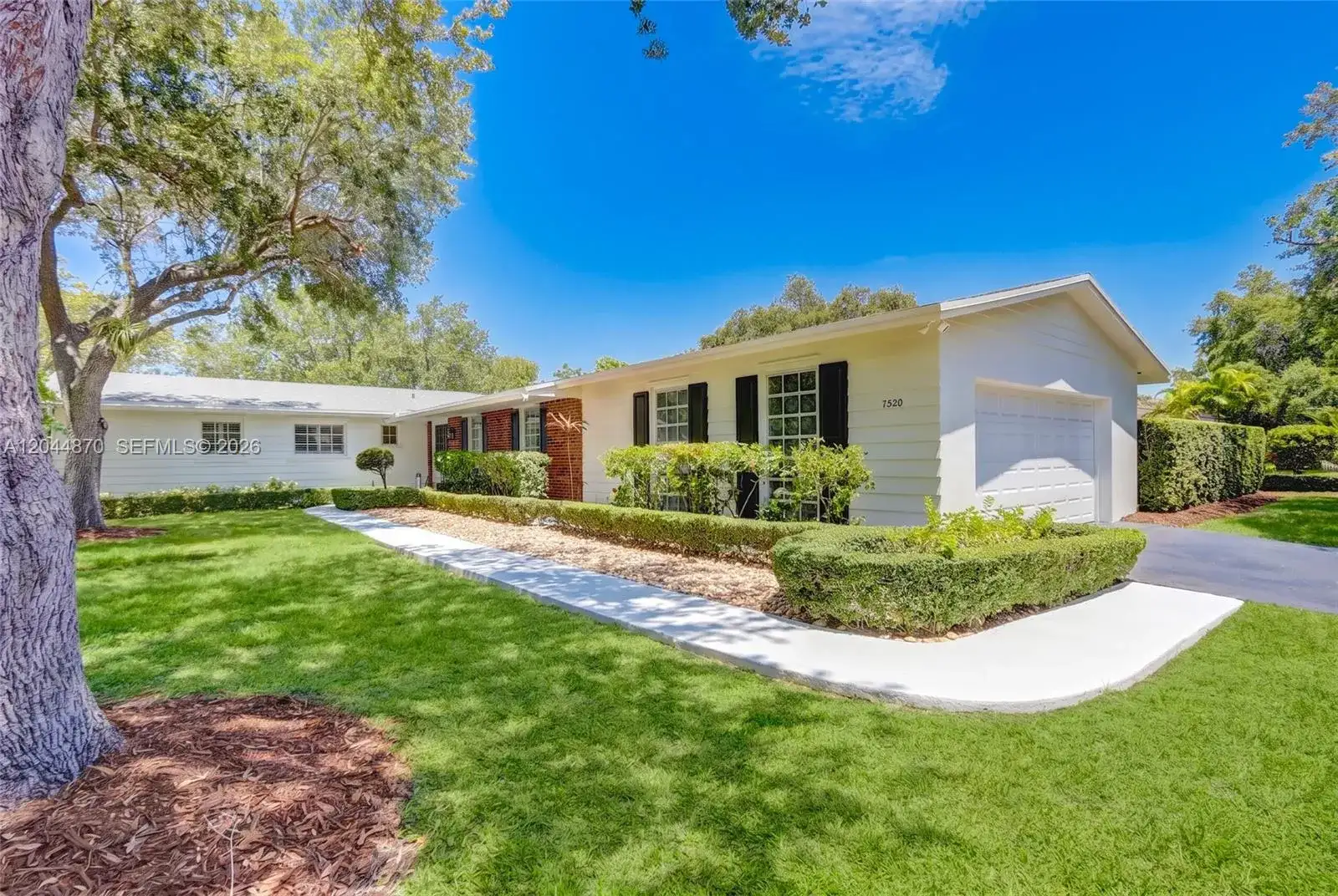 7520 SW 164th St, Palmetto Bay FL 33157 photo 2