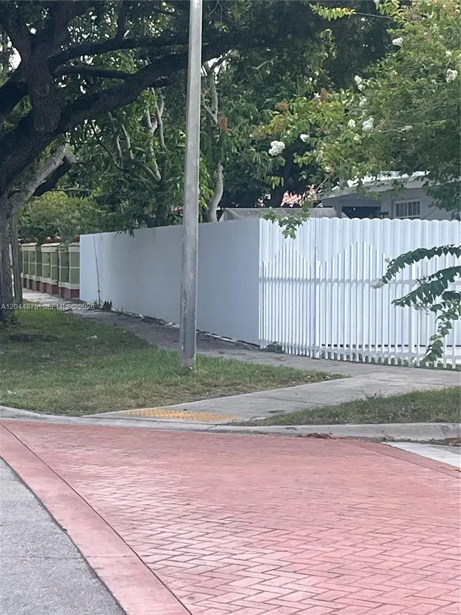 1195 NW 130th St, North Miami FL 33168