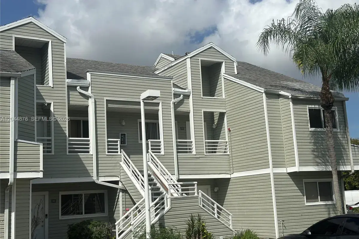 3417 NW 44th St # 206, Oakland Park FL 33309