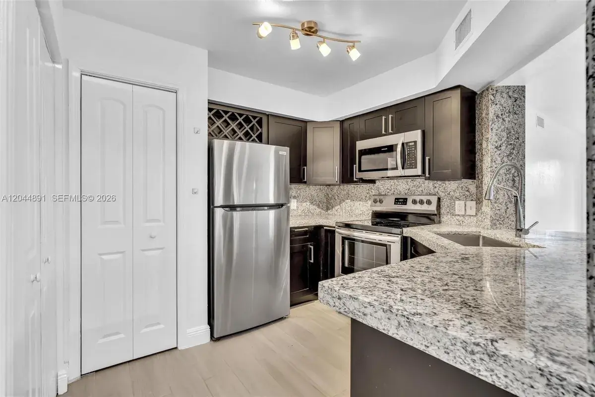 2341 NW 33rd St # 406, Oakland Park FL 33309