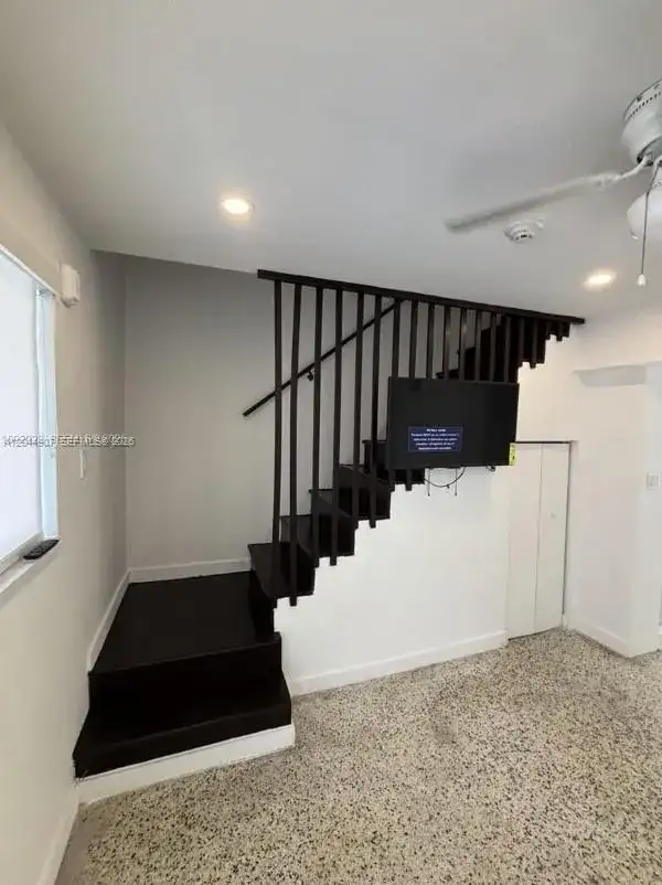 560 NW 1st St # 7, Miami FL 33128 photo 4