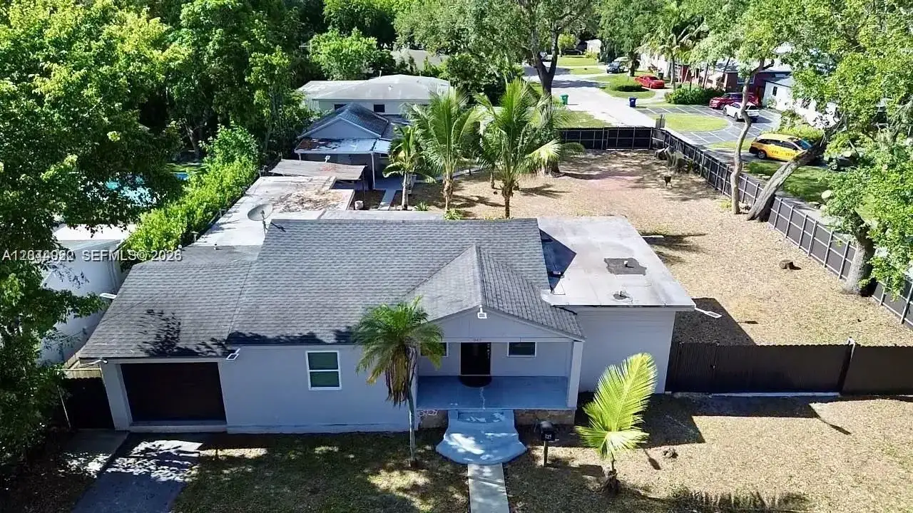 947 NE 149th St, Miami FL 33161 photo 2