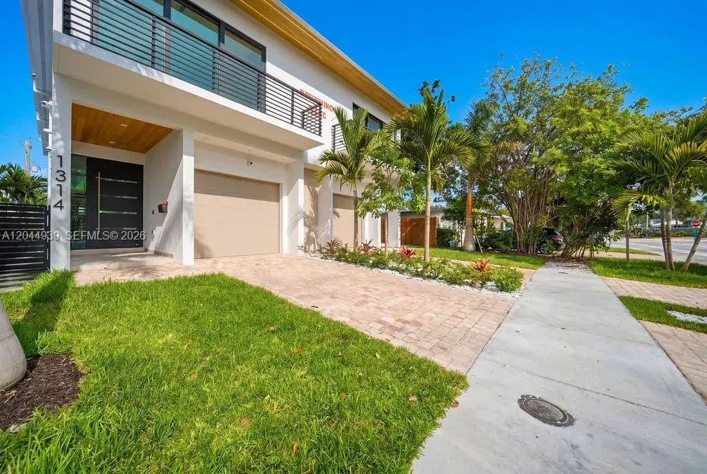 1332 NE 16th Ter, Fort Lauderdale FL 33304