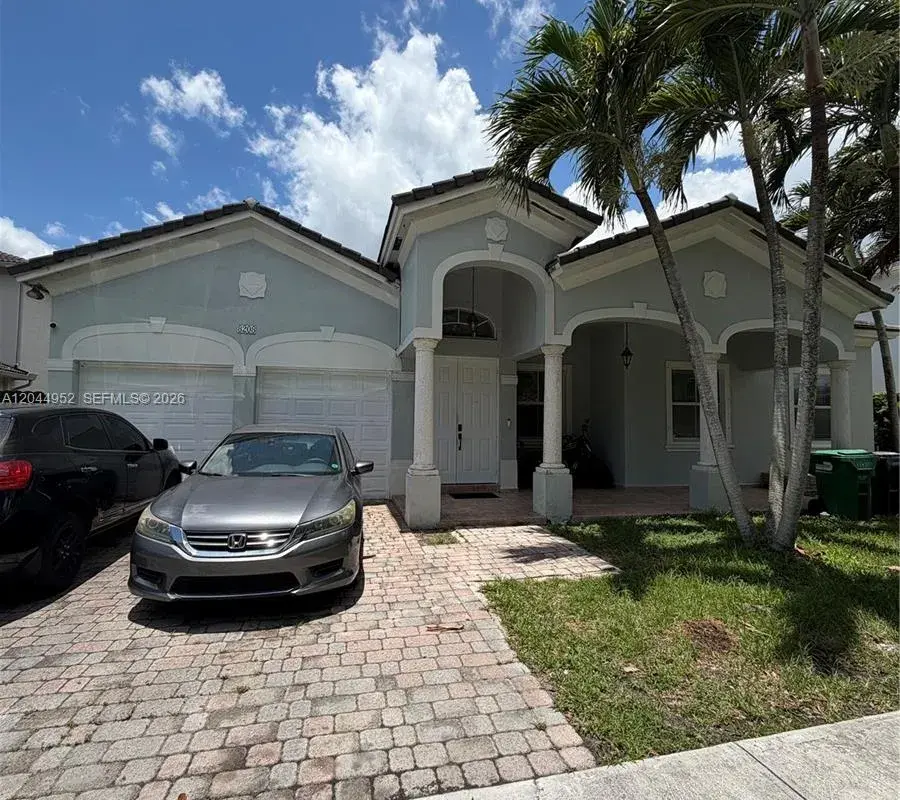 8208 SW 166th Pl, Miami FL 33193