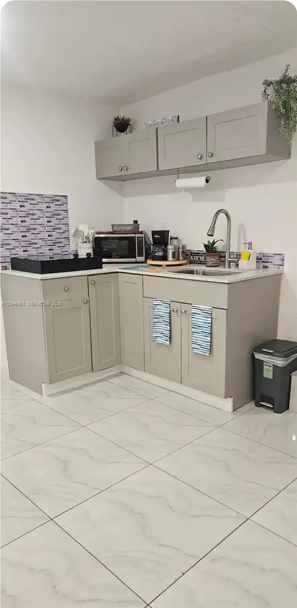 144 NW 7th Ave # 1, Dania Beach FL 33004