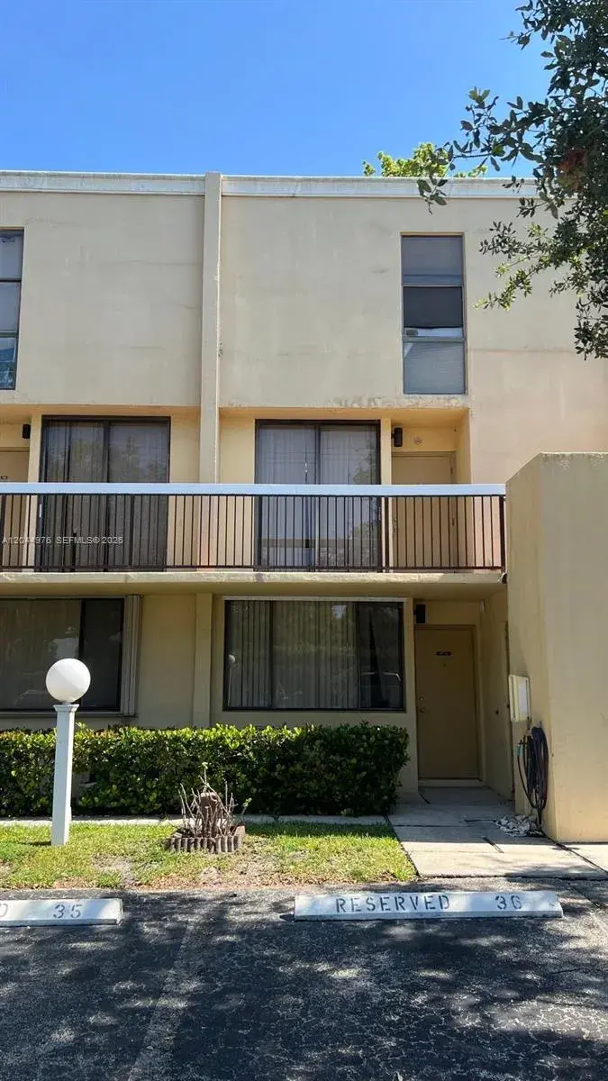 8711 SW 30th St # 106, Davie FL 33328
