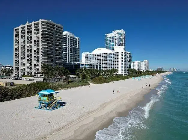 6767 Collins Ave # 1608, Miami Beach FL 33141