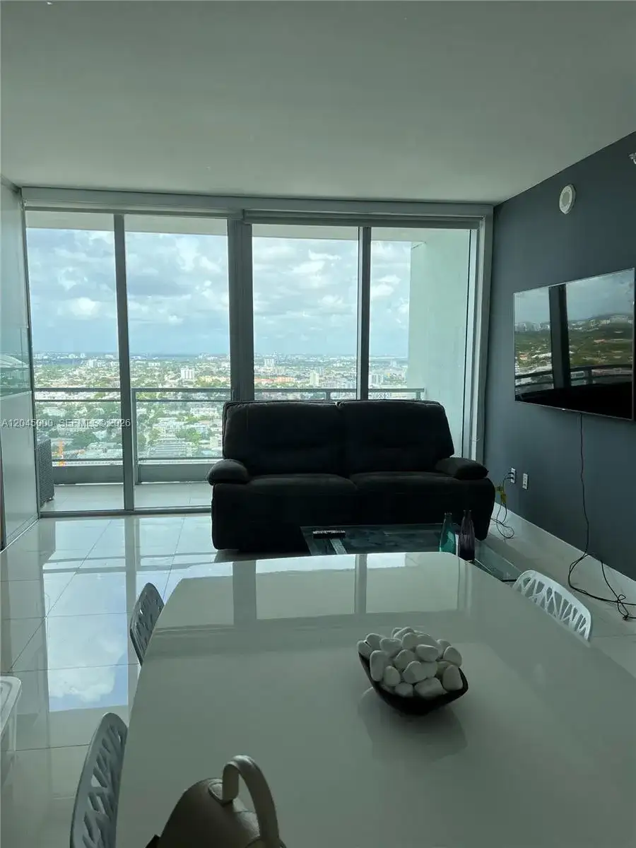 92 SW 3rd St # 3508, Miami FL 33130 photo 2
