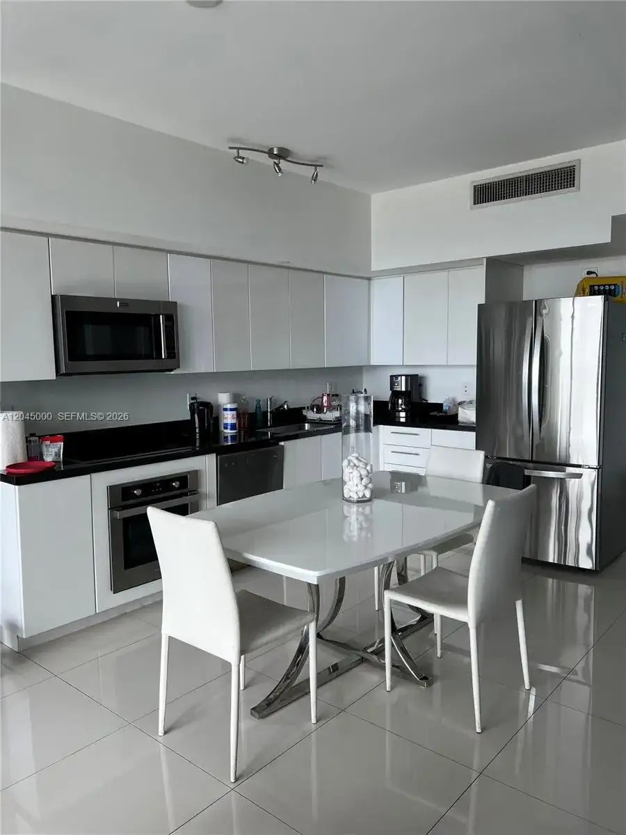 92 SW 3rd St # 3508, Miami FL 33130 photo 4