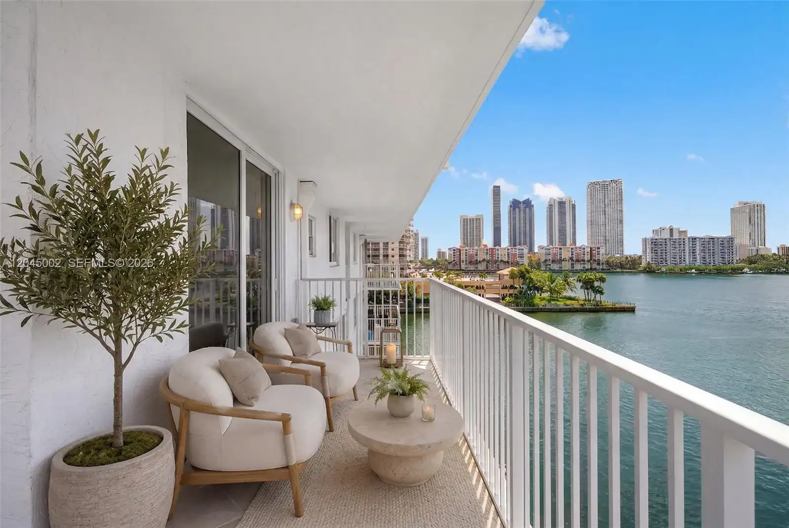 4000 NE 169th St # 607, North Miami Beach FL 33160 photo 2