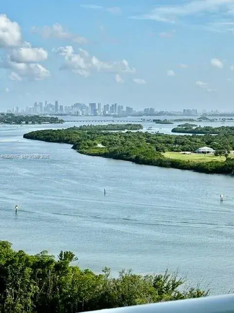 100 Bayview Dr # 2124, Sunny Isles Beach FL 33160