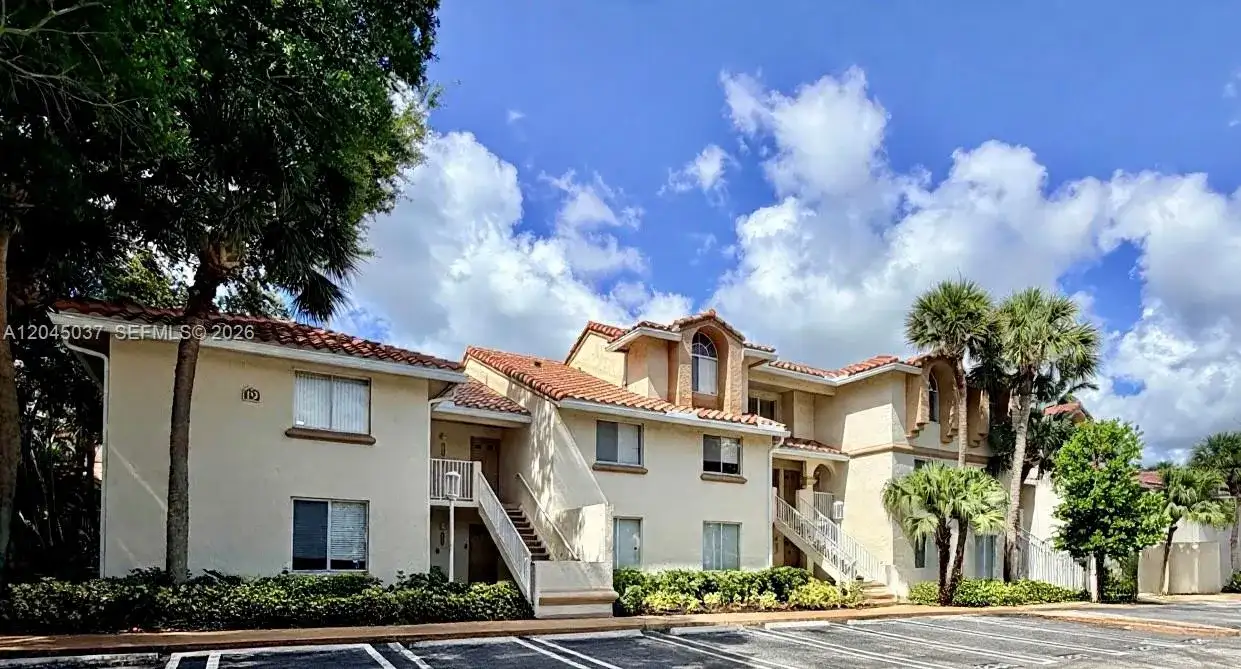19216 Glenmoor Dr # 19216, West Palm Beach FL 33409 photo 2